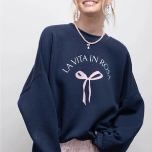 Chic Navy Sweatshirt with Pink Bow